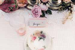 dusky pink and gold wedding decorations and ideas