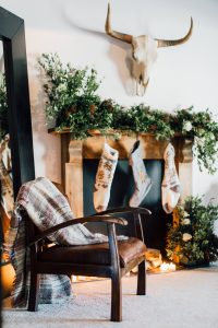 Industrial Living loft apartment Christmas Fireplace (5)