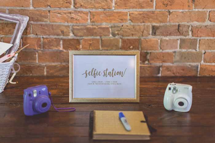 Barn wedding styling ideas - signageBarn wedding styling ideas - signage selfie station