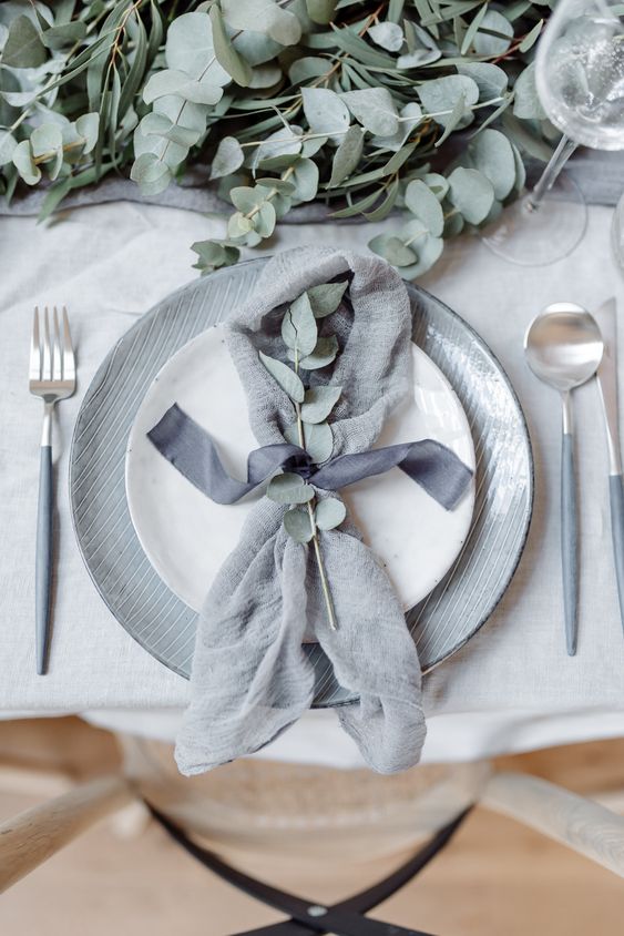 silk ribbons wedding styling ideas - napkin decorations