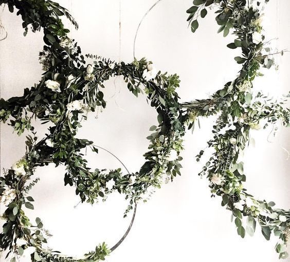 hanging hoops foliage greenery wedding ideas