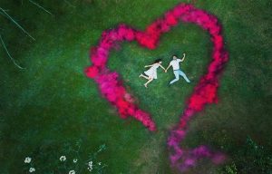 wedding smoke bomb photo ideas engagement photos