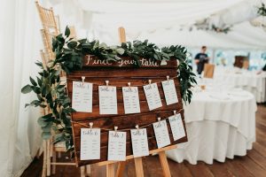 DIY wedding table plan pallet rustic wedding