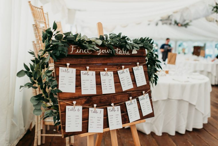 DIY wedding table plan pallet rustic wedding