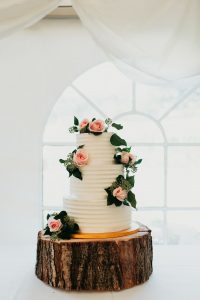 Tree slice rustic wedding centrepieces from The Wedding of my Dreams4