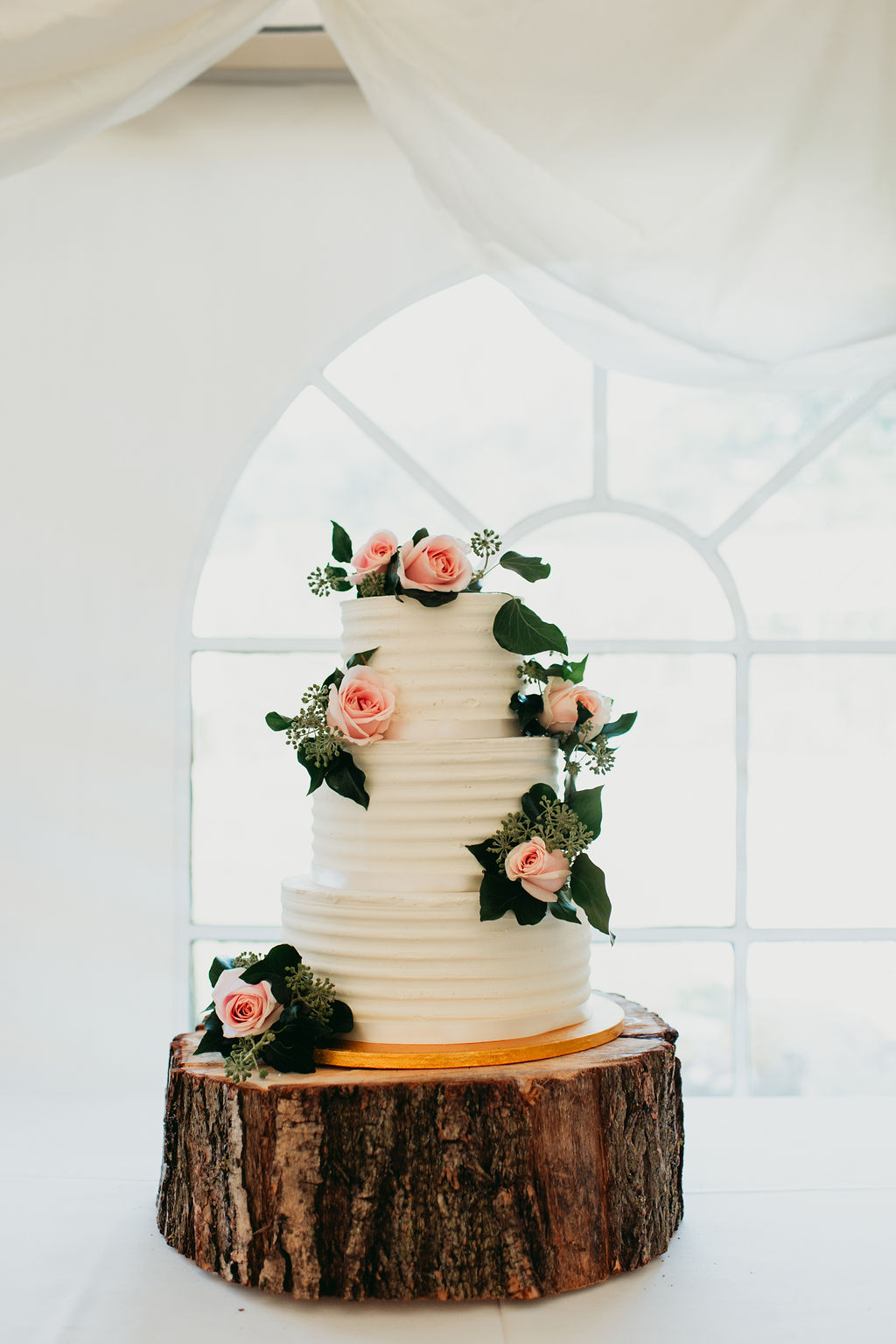 Tree slice rustic wedding centrepieces from The Wedding of my Dreams4