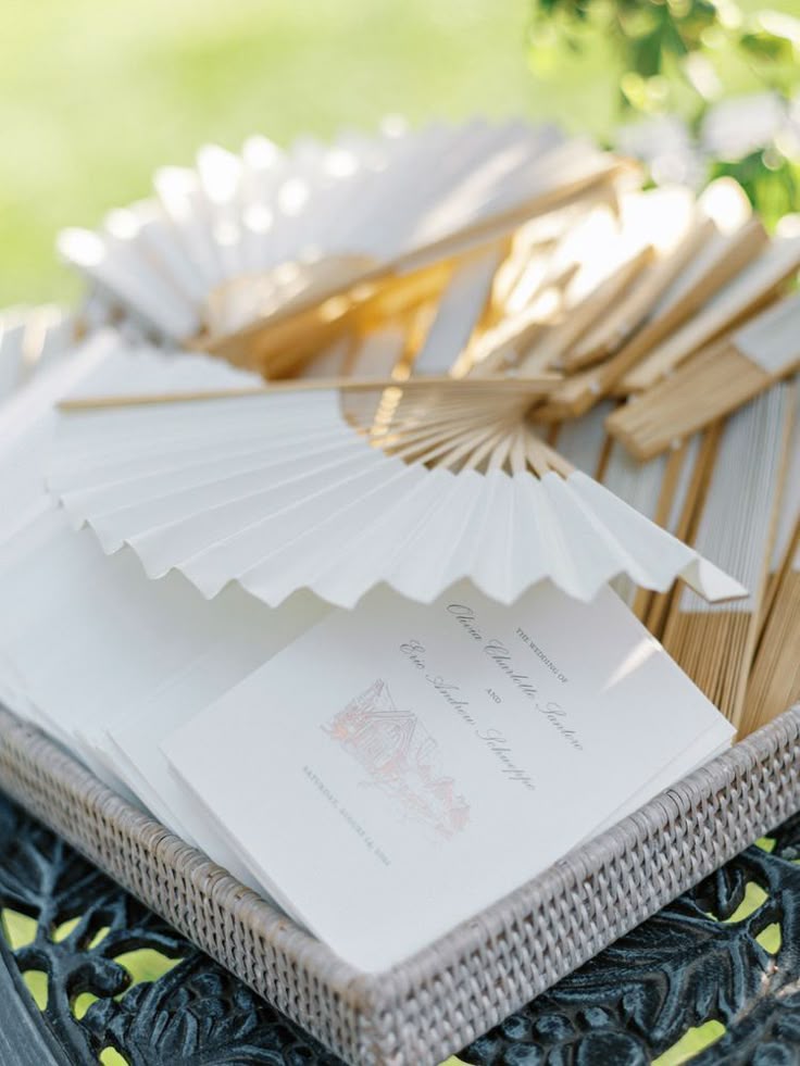 White-Wedding-Fans-UK-from-The-Wedding-of-my-Dreams