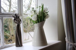 cream jug wedding table decorations