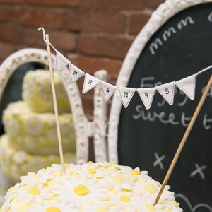 mini cake buting cake topper mr and mrs