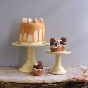 yellow cake plates for wedding cakes