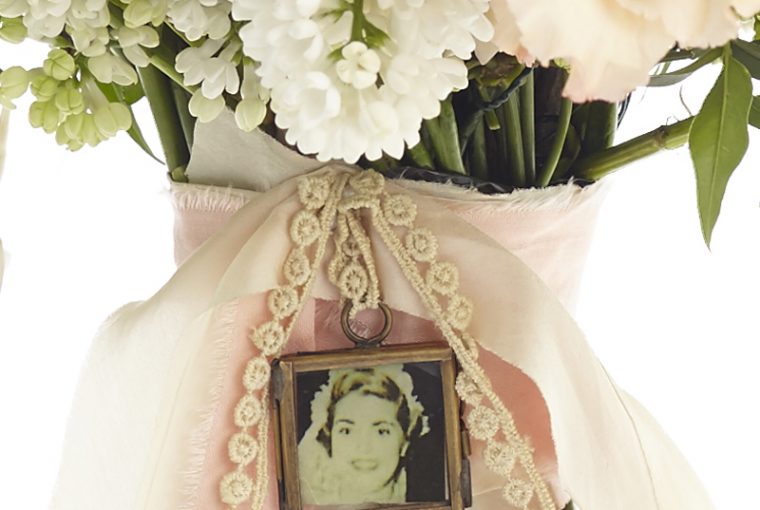tiny photo frame for wedding bouquet available from @theweddingomd