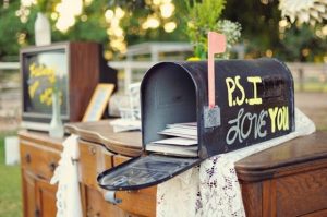 wedding mail box cards and gifts table