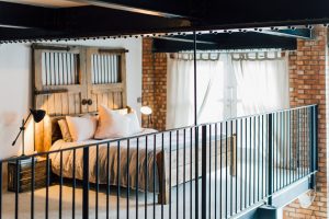 Industrial Living loft apartment bedroom(39)