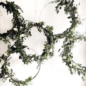 hanging hoops foliage greenery wedding ideas