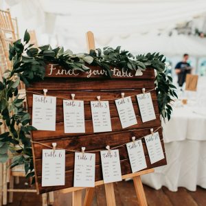 DIY wedding table plan pallet rustic wedding
